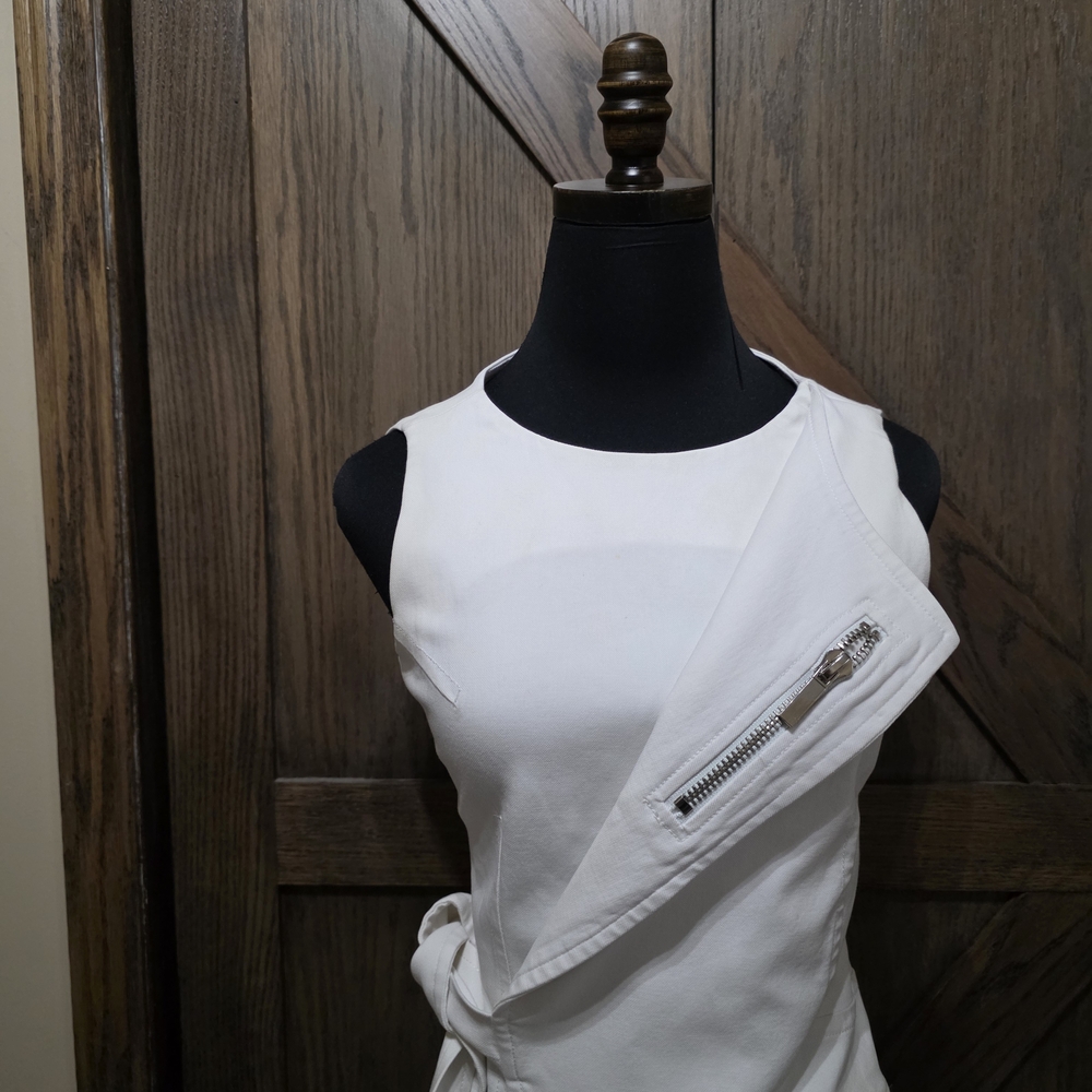 LAST CHANCE Thomas Wylde Asymmetrical White Dress with Zipper Accents - Picture 2 of 6